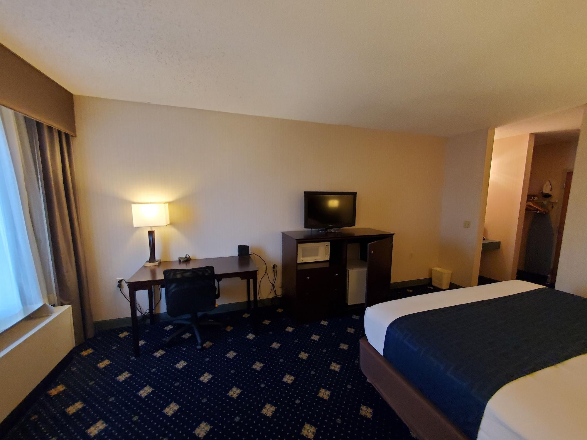 Baymont By Wyndham Groton/Mystic Hotel Exterior photo
