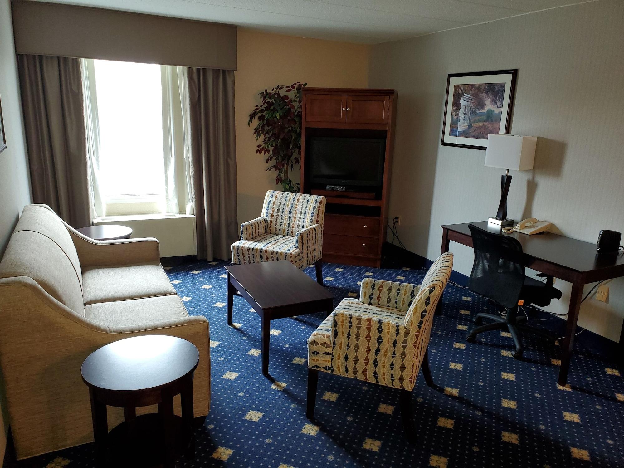 Baymont By Wyndham Groton/Mystic Hotel Exterior photo