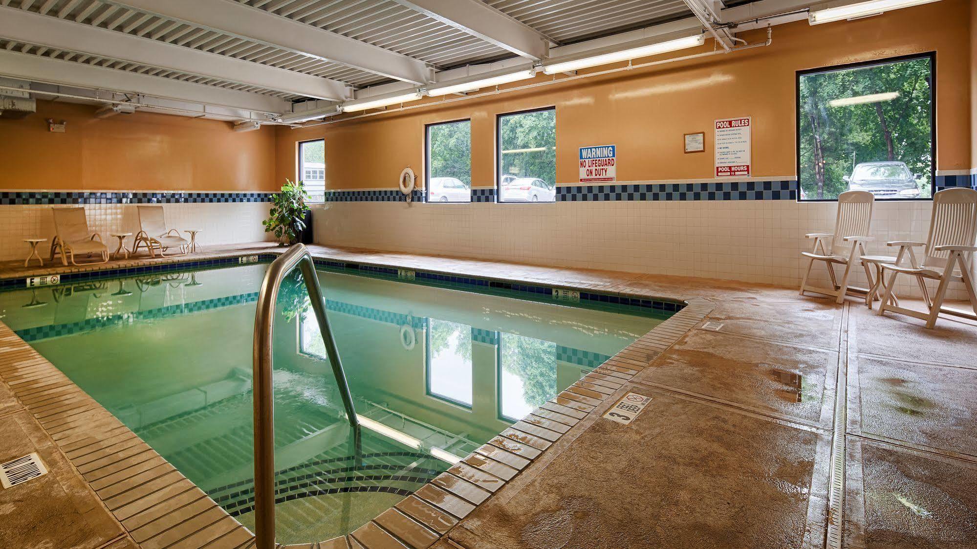 Baymont By Wyndham Groton/Mystic Hotel Exterior photo