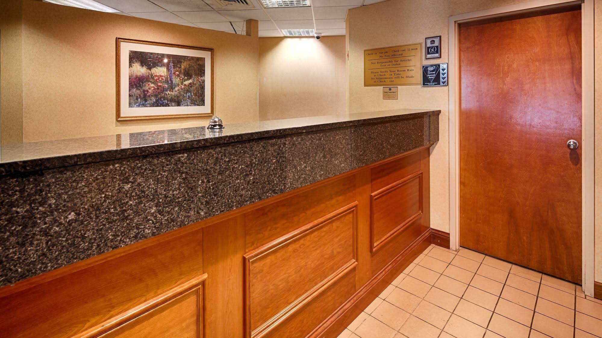 Baymont By Wyndham Groton/Mystic Hotel Exterior photo