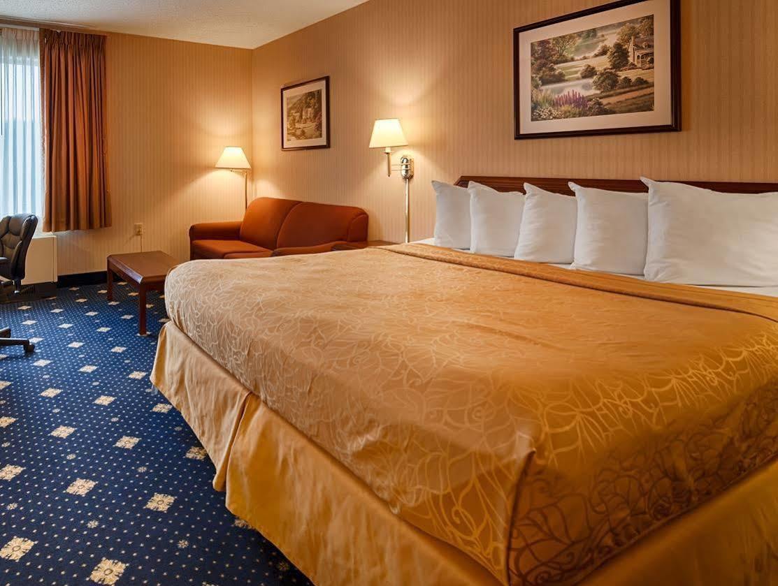 Baymont By Wyndham Groton/Mystic Hotel Exterior photo